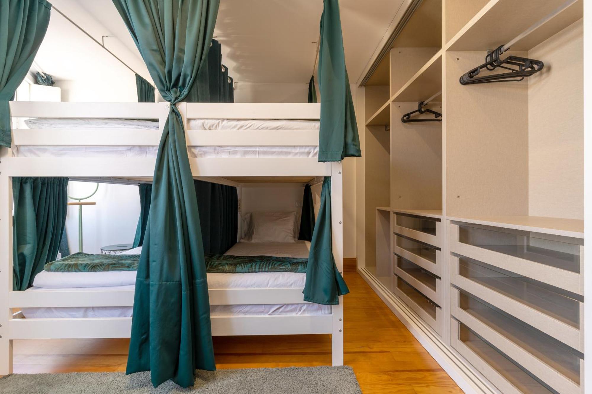 Cozy Nest Hostel Porto Ngoại thất bức ảnh