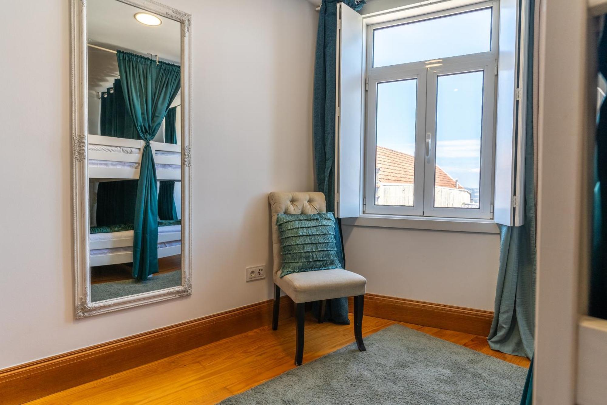 Cozy Nest Hostel Porto Ngoại thất bức ảnh
