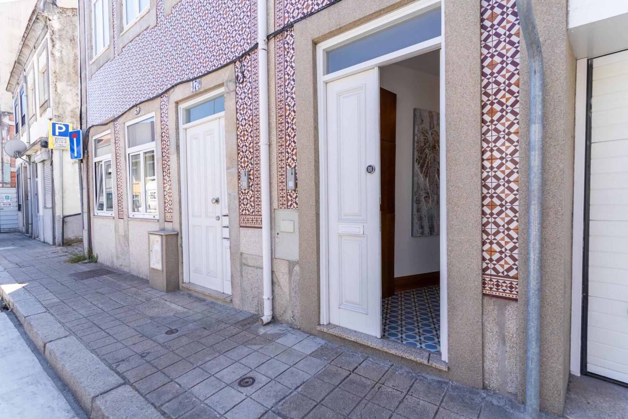 Cozy Nest Hostel Porto Ngoại thất bức ảnh