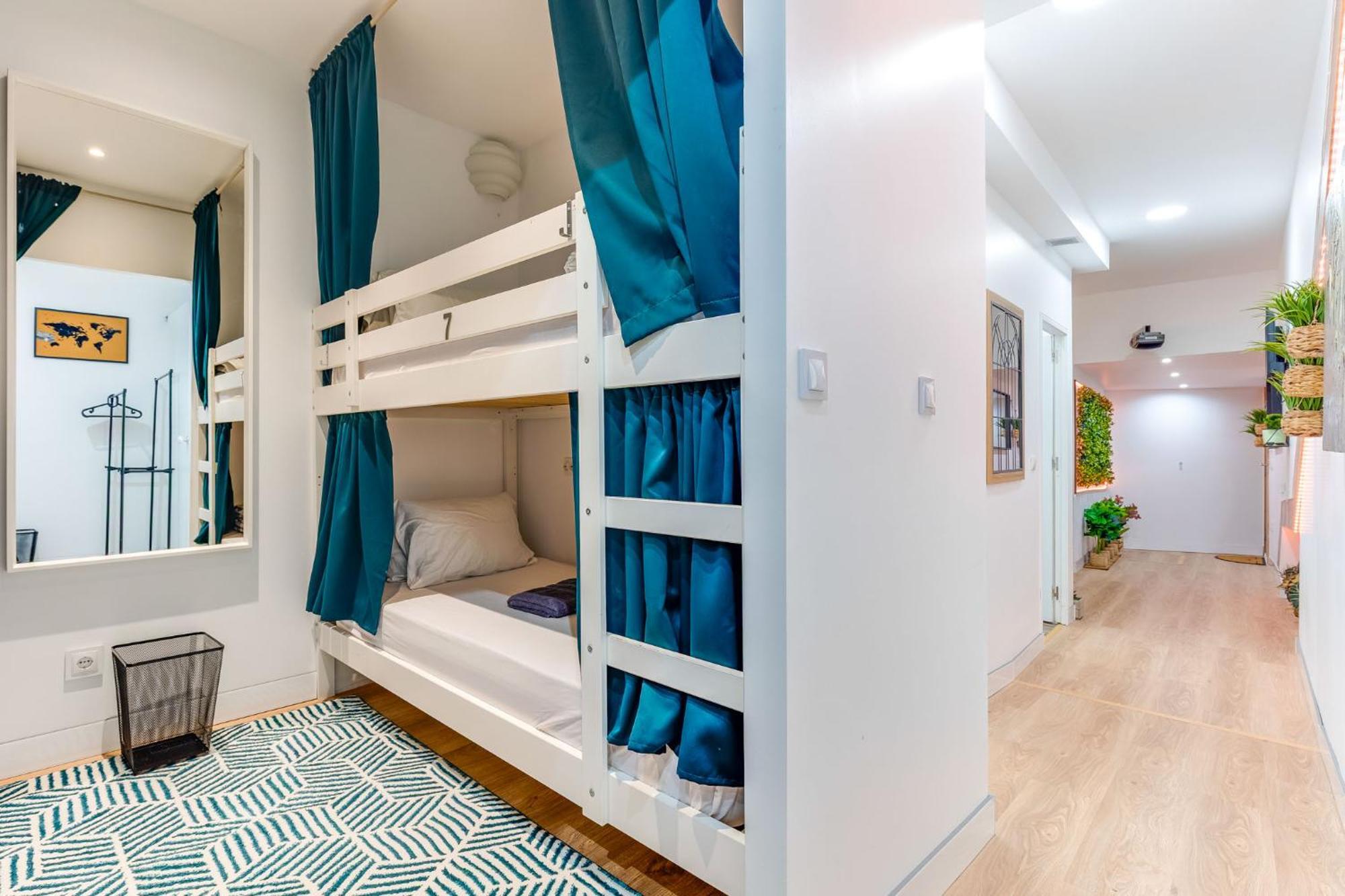 Cozy Nest Hostel Porto Ngoại thất bức ảnh