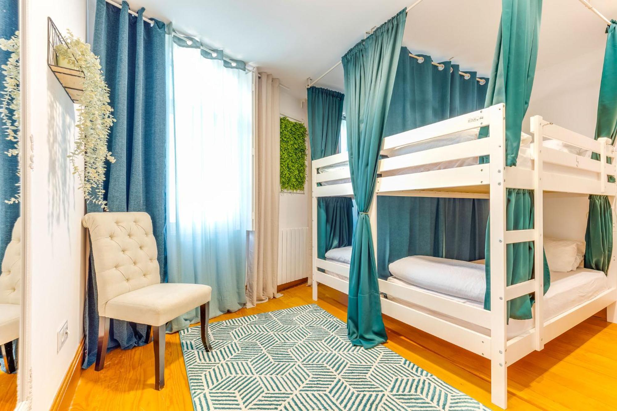 Cozy Nest Hostel Porto Ngoại thất bức ảnh