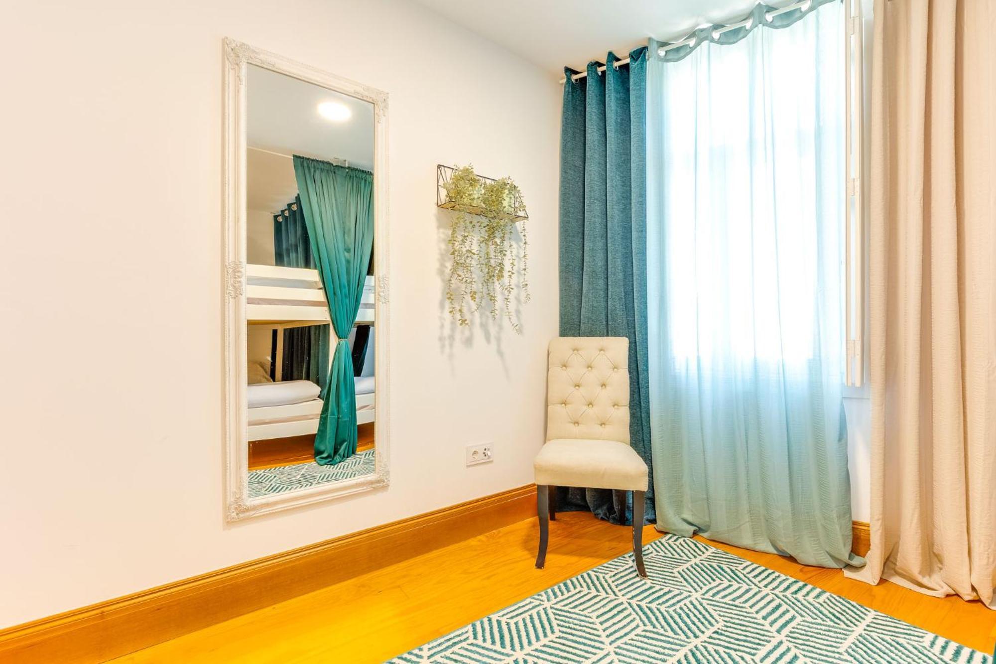 Cozy Nest Hostel Porto Ngoại thất bức ảnh