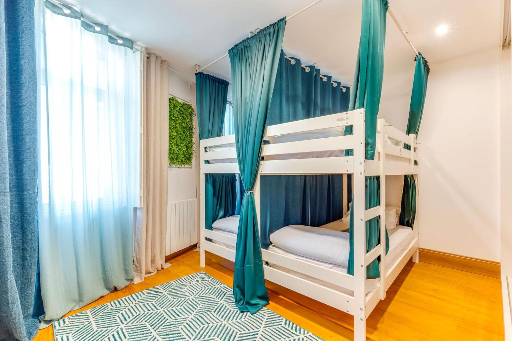 Cozy Nest Hostel Porto Ngoại thất bức ảnh