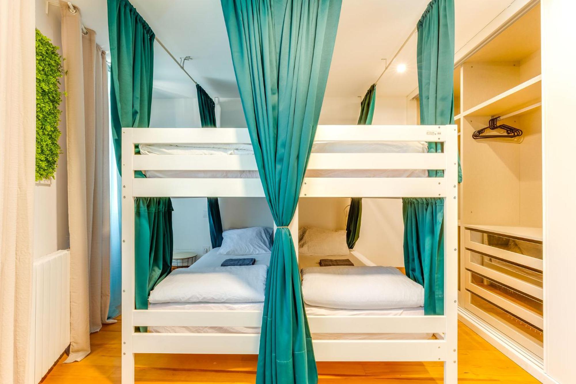 Cozy Nest Hostel Porto Ngoại thất bức ảnh